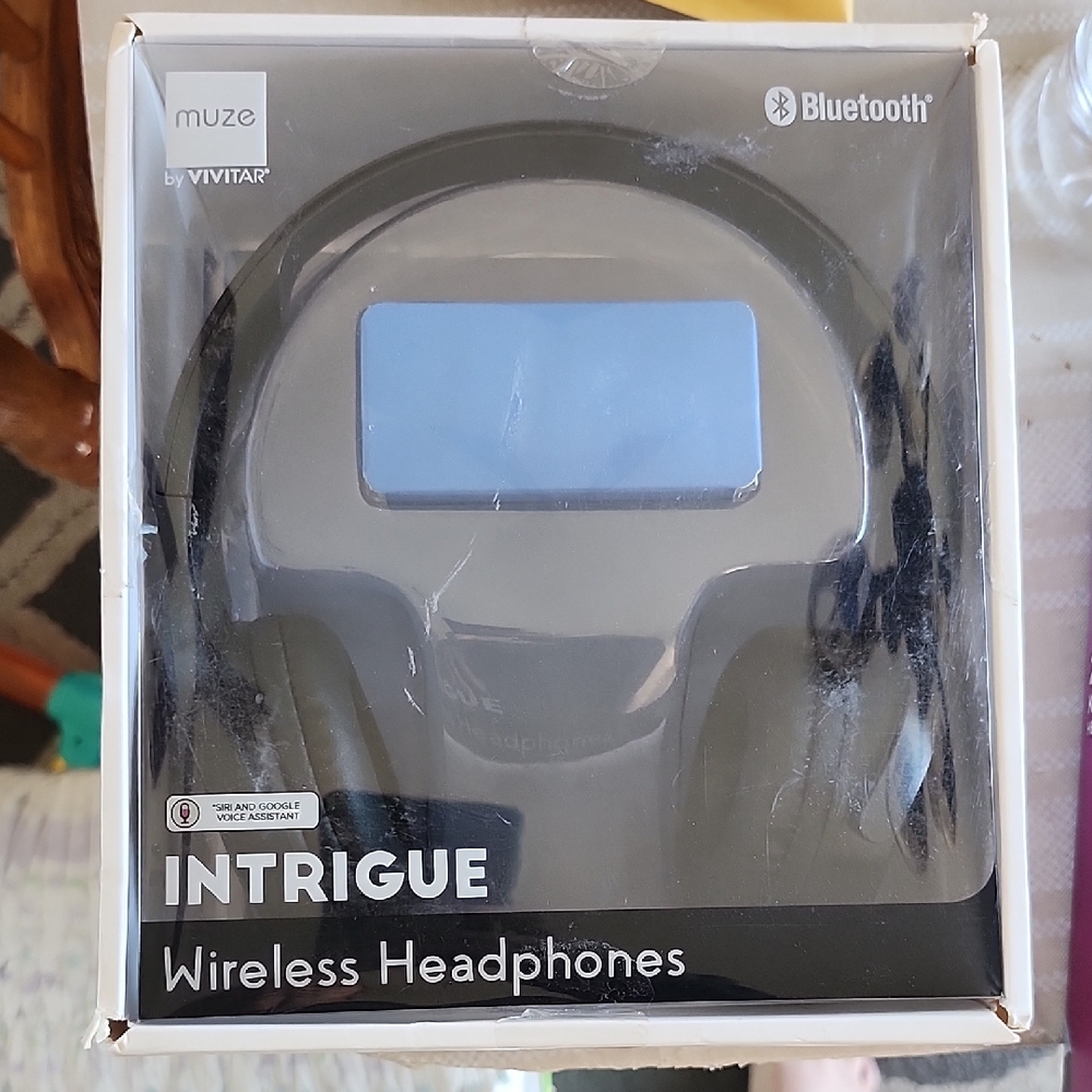Vivitar Intrigue Wireless Over-Ear Headphones - Black - Picture 1 of 7